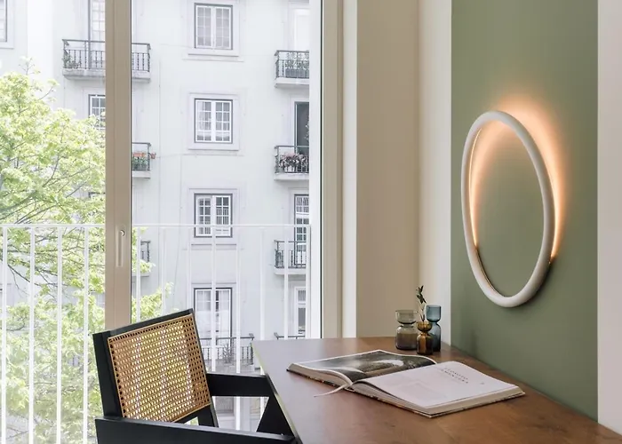 Farol - 1 Bedroom With Pool In Areeiro