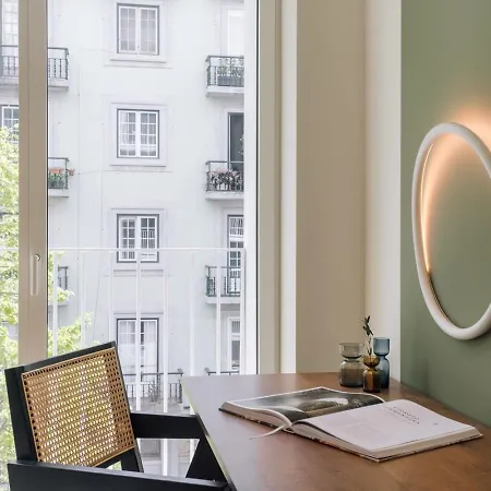 Farol - 1 Bedroom With Pool In Areeiro