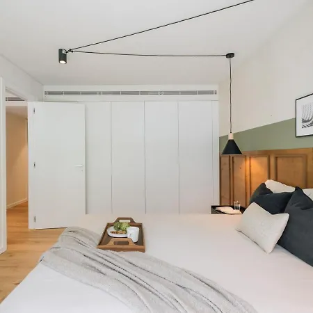 Farol - 1 Bedroom With Pool In Areeiro Лиссабон